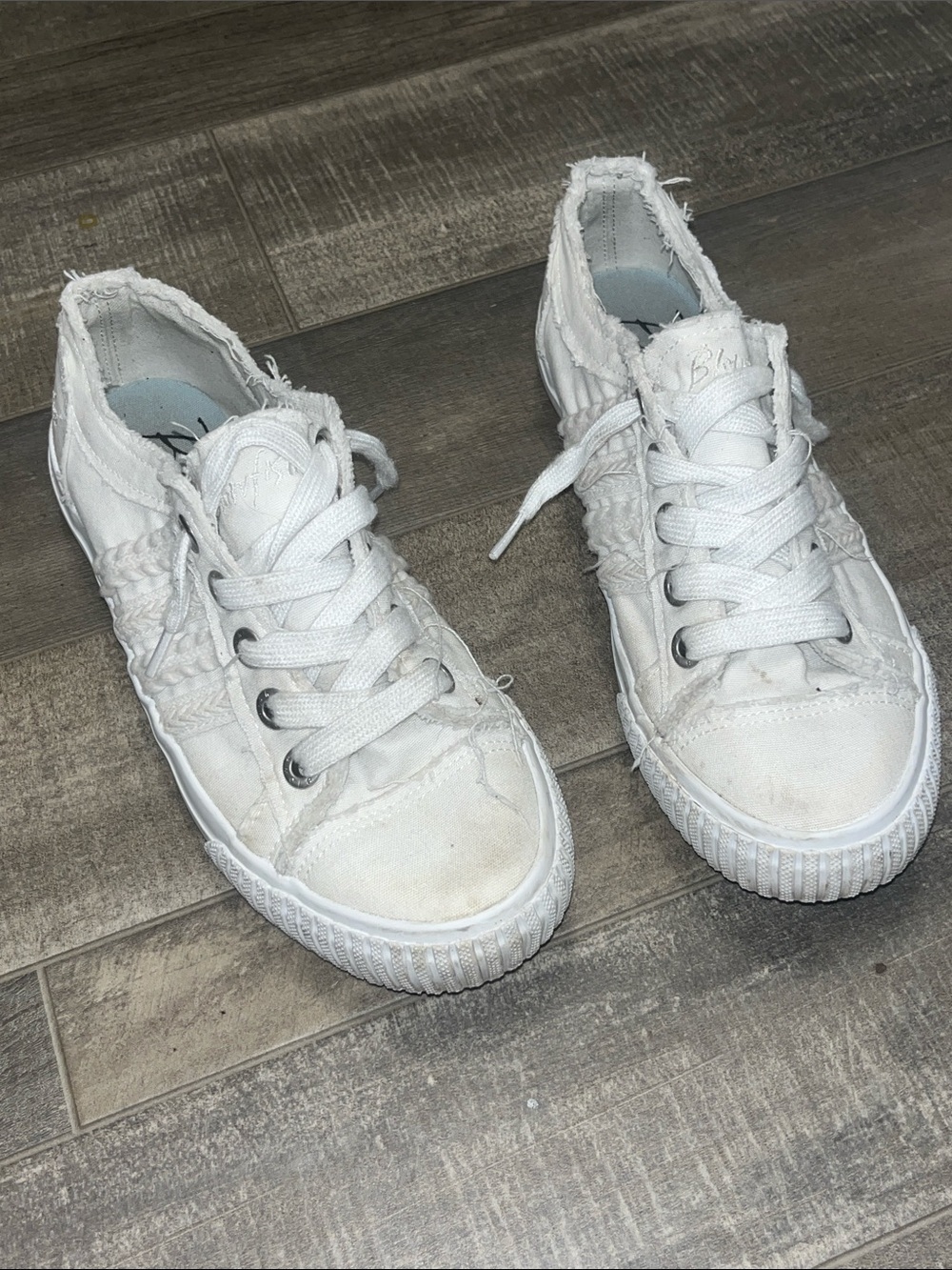 White Low-Top Lace-Up Sneakers with Frayed Trim